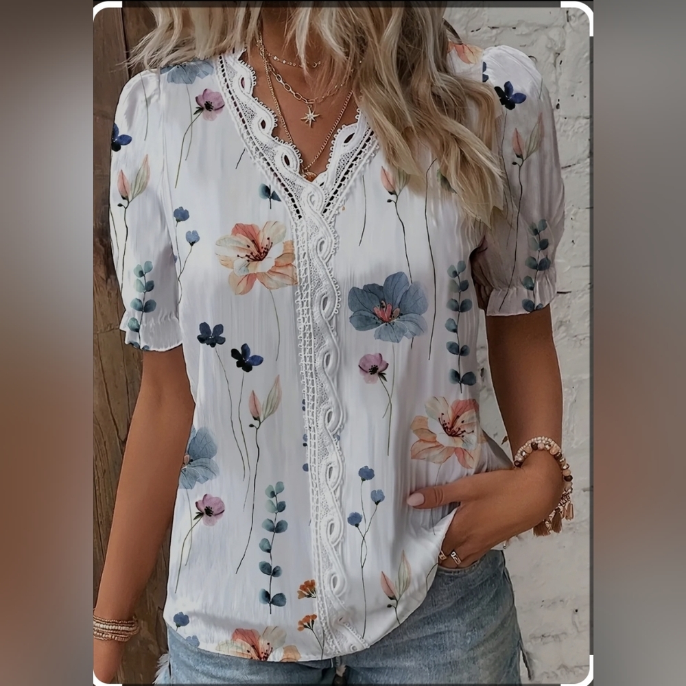 Plus Size Floral Print Lace Panel V Neck Stretch Top